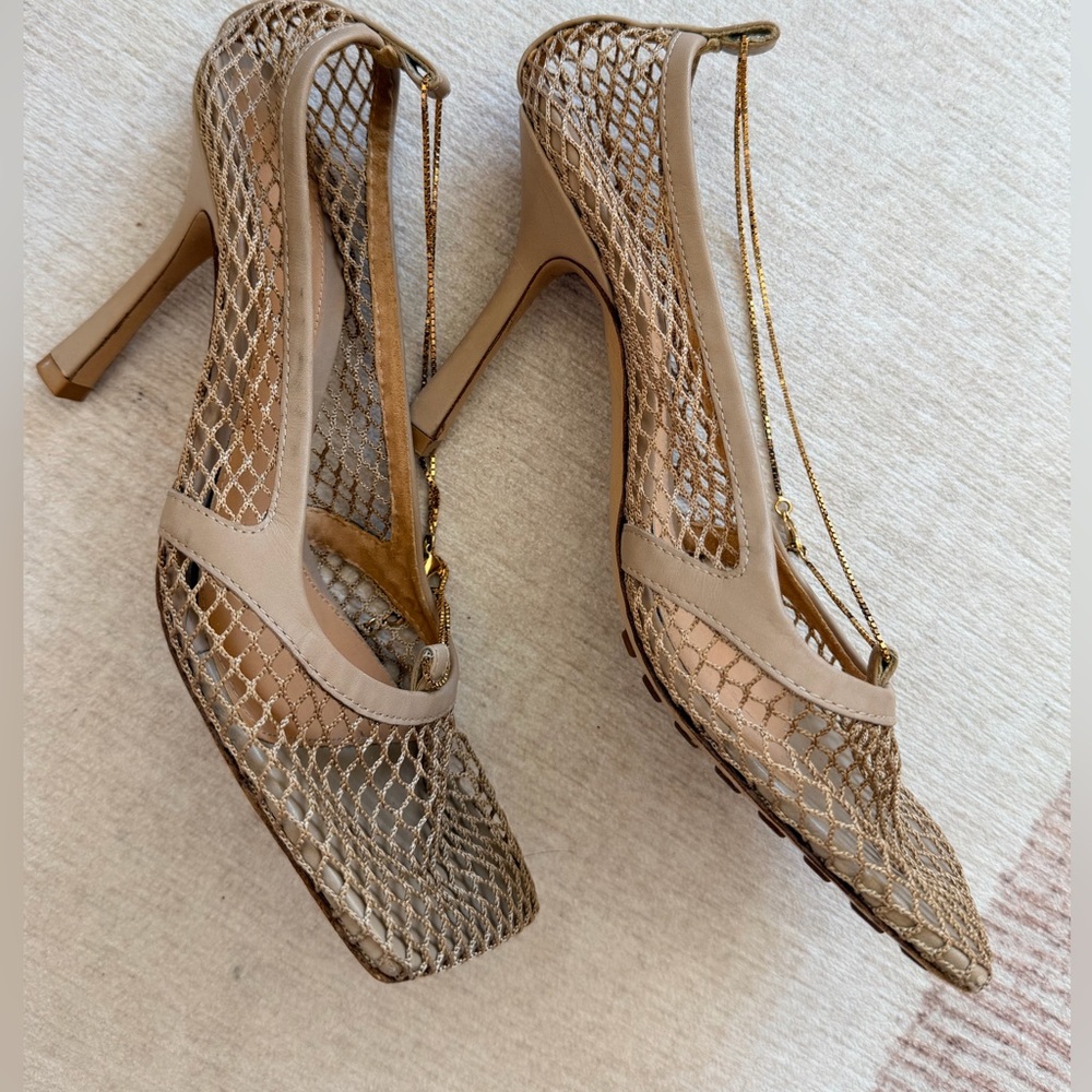 Mesh ‘Stretch’ Pumps